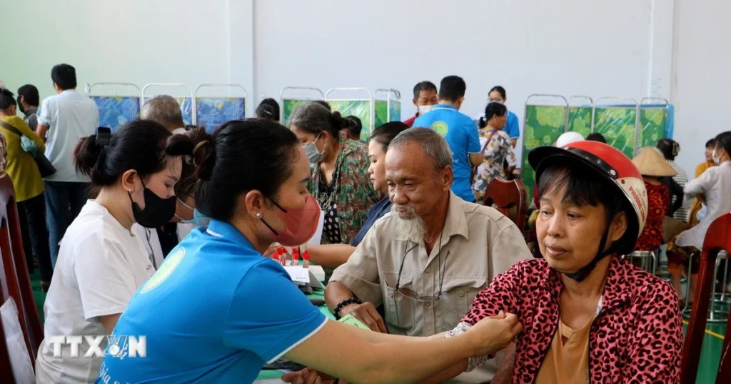 Triển khai cơ chế, chính sách đặc biệt cho công tác chăm sóc sức khỏe nhân dân 1 cham soc suc khoe nhan dan