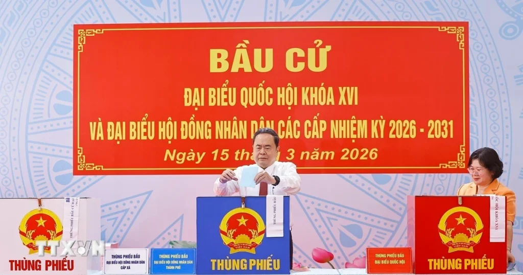 Cử tri thành phố mang tên Bác bước vào ngày hội toàn dân 1 chu tich quoc hoi bo phieu bau cu tai tp ho chi minh 8641262