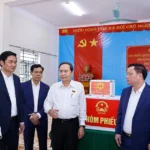 chu tich quoc hoi giam sat kiem tra cong tac bau cu tai nghe an 1