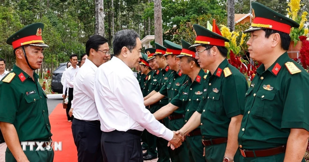 Chủ tịch Quốc hội Trần Thanh Mẫn thăm, làm việc với Sư đoàn 9 1 chu tich quoc hoi tham lam viec voi su doan 9 0303 3