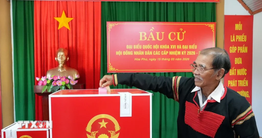 Công bố kết quả bầu cử và danh sách trúng cử đại biểu HĐND tỉnh Đắk Lắk 1 cu tri dak lak gui ky vong tren tung la phieu 8642237