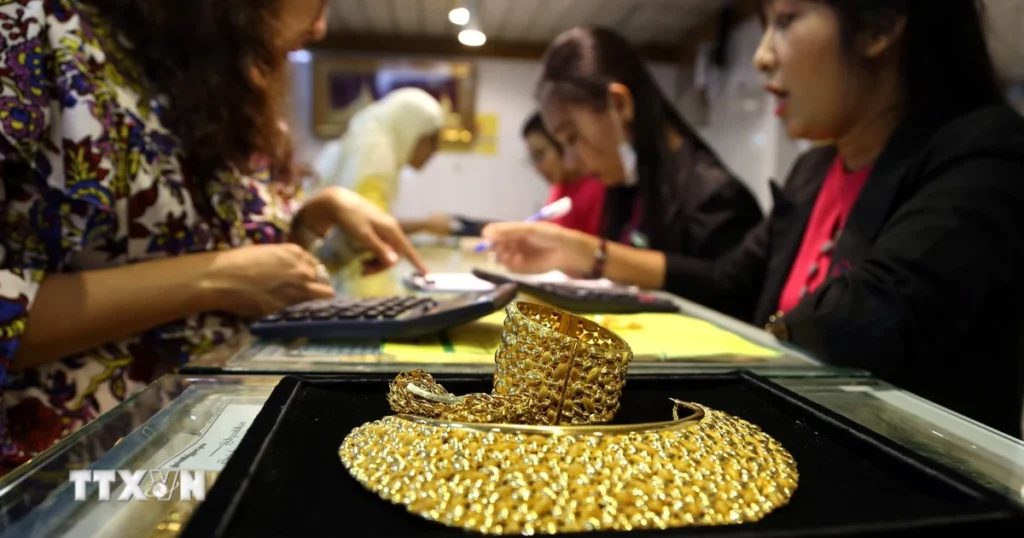 Giá vàng thế giới giảm do lợi suất trái phiếu Mỹ và đồng USD tăng 1 gia vang tiep tuc phi ma 8617070 1