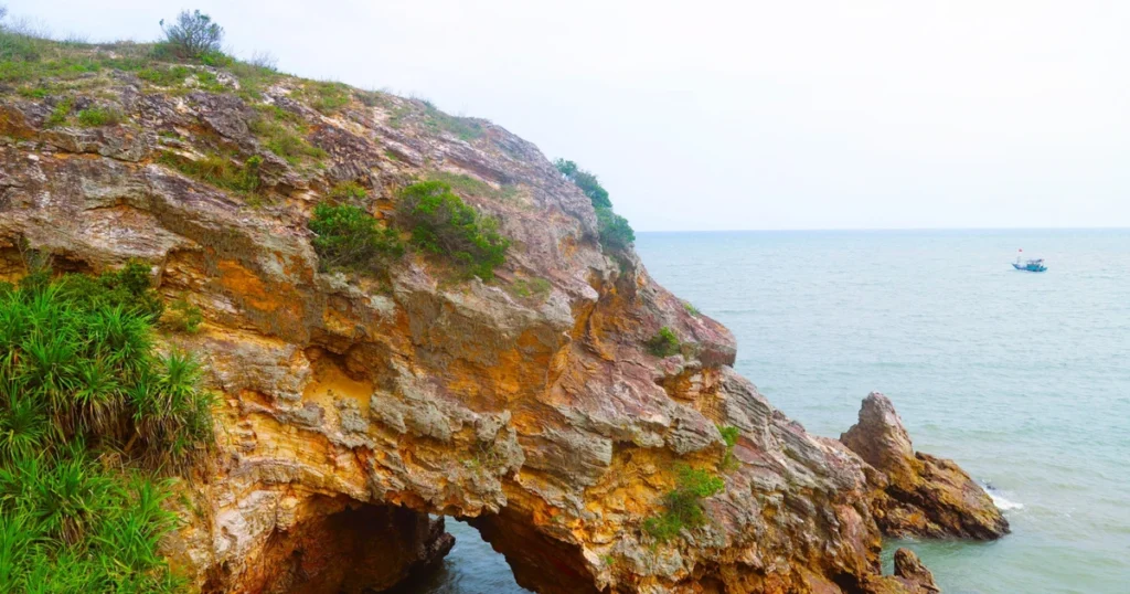 Hang Mũi Trâu - địa điểm du lịch trải nghiệm lý tưởng tại Nghệ An 1 kham pha hang mui trau duoi chan nui manh son nghe an 8657313 7