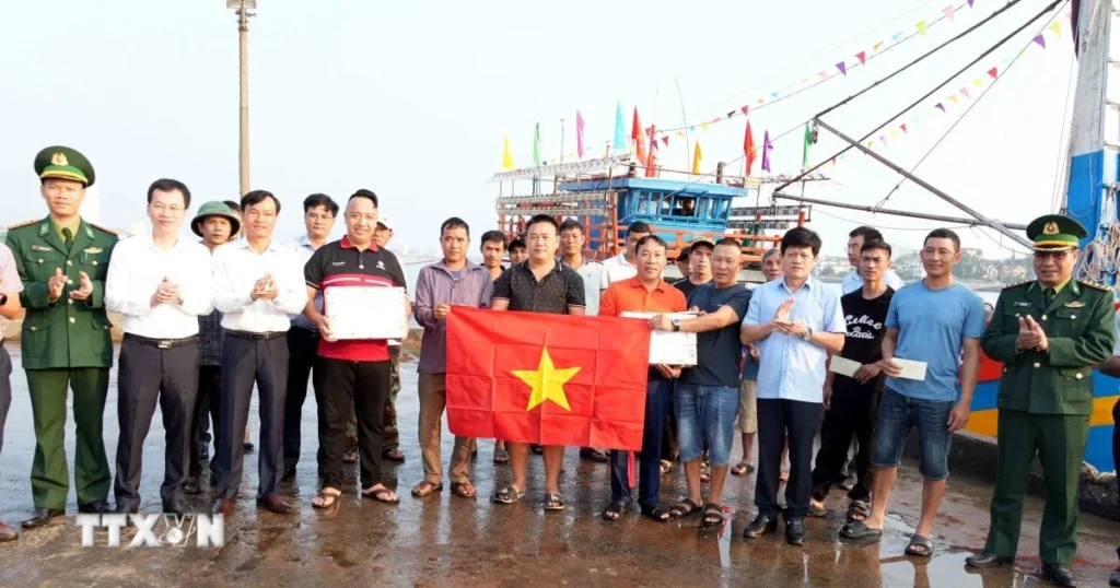 Quảng Trị: Động lực bám biển đầu năm gắn với quyết tâm chống khai thác IUU 1 quang tri nang cao hieu qua chong khai thac iuu 2602 1