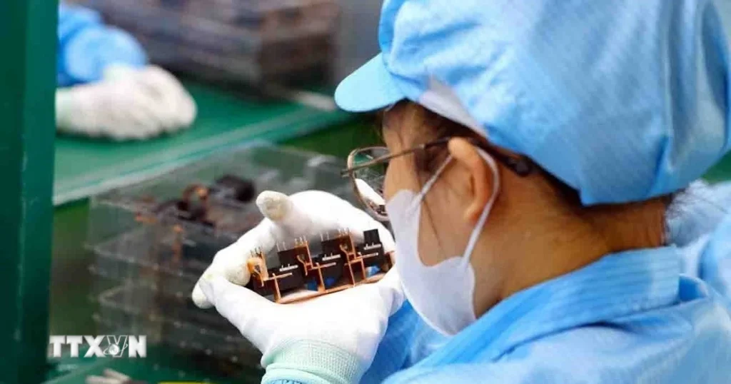 Tháo gỡ rào cản thể chế để phát triển kinh tế tầm thấp và công nghệ mới 1 thiet bi dien tu3