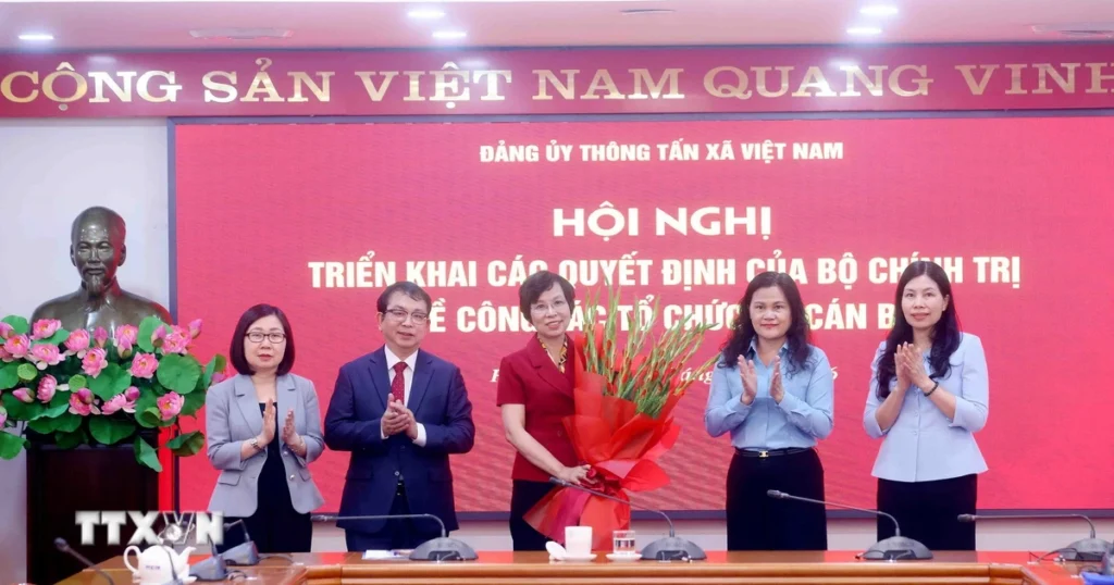 0104 quyet dinh bo chinh tri 1