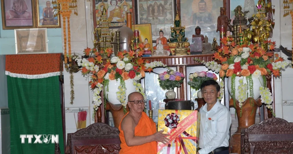 chu tich hoi dong dan toc cua quoc hoi tham chuc tet chol chnam thmay 1