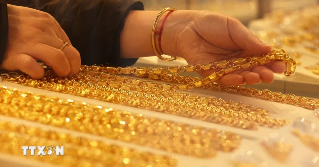 Giá vàng tại châu Á chạm mức cao nhất trong gần hai tuần 1 gia vang the gioi tang 3 8674958