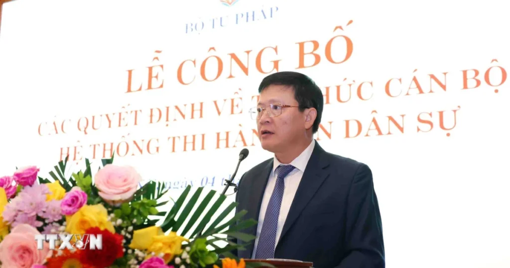 Bổ sung tiêu chuẩn “có bản lĩnh chính trị vững vàng” vào tiêu chuẩn luật sư 1 mai luong khoi
