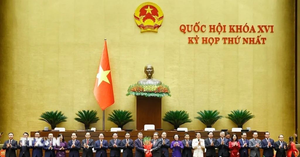 Quốc hội thông qua Nghị quyết về phê chuẩn việc bổ nhiệm nhân sự của Chính phủ 1 quoc hoi phe chuan pho thu tuong bo truong 2