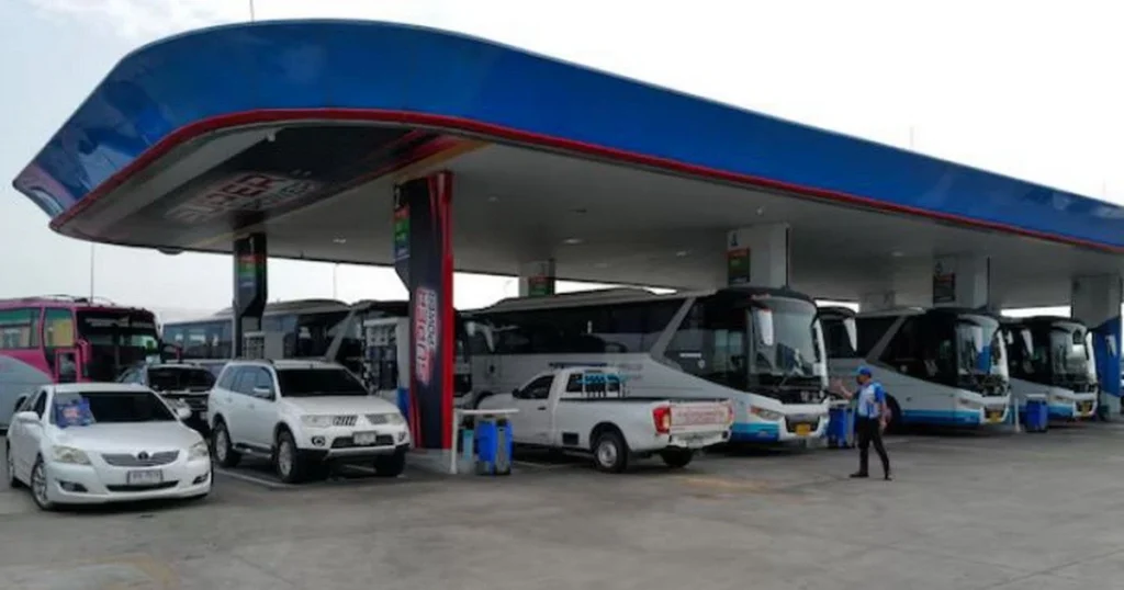 Thái Lan triển khai gói cứu trợ người dân đối phó với giá năng lượng tăng 1 tram xang o thai lan