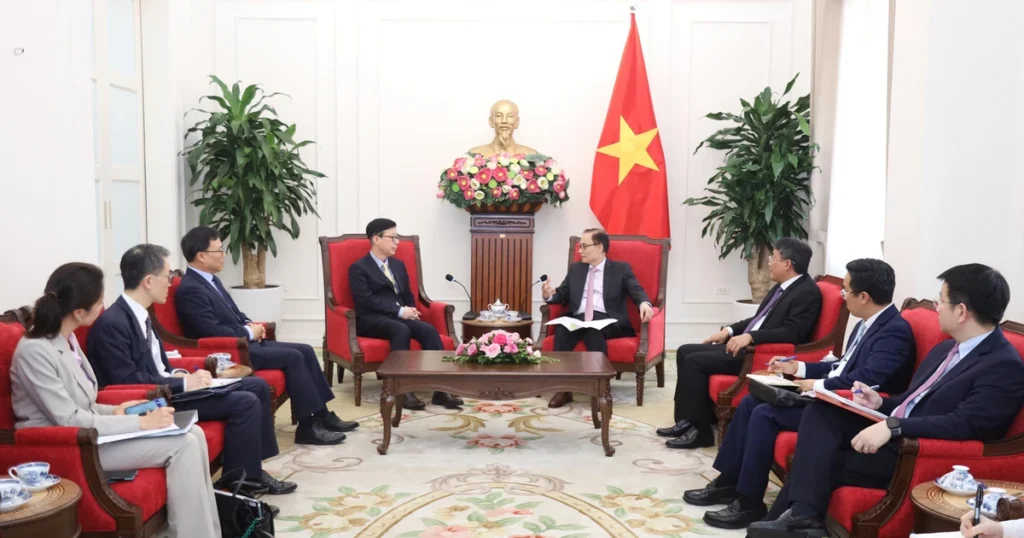 Bộ trưởng Bộ Ngoại giao tiếp Thứ trưởng Thứ nhất Bộ Ngoại giao Hàn Quốc 1 viet nam han quoc 0304