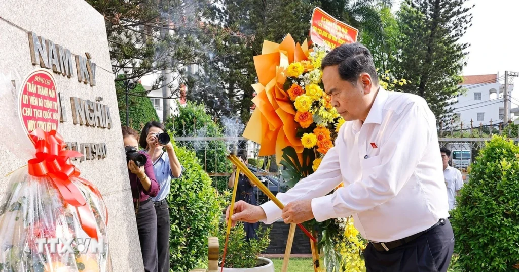 0405 chu tich quoc hoi dang huong di tich quan hoc mon 1