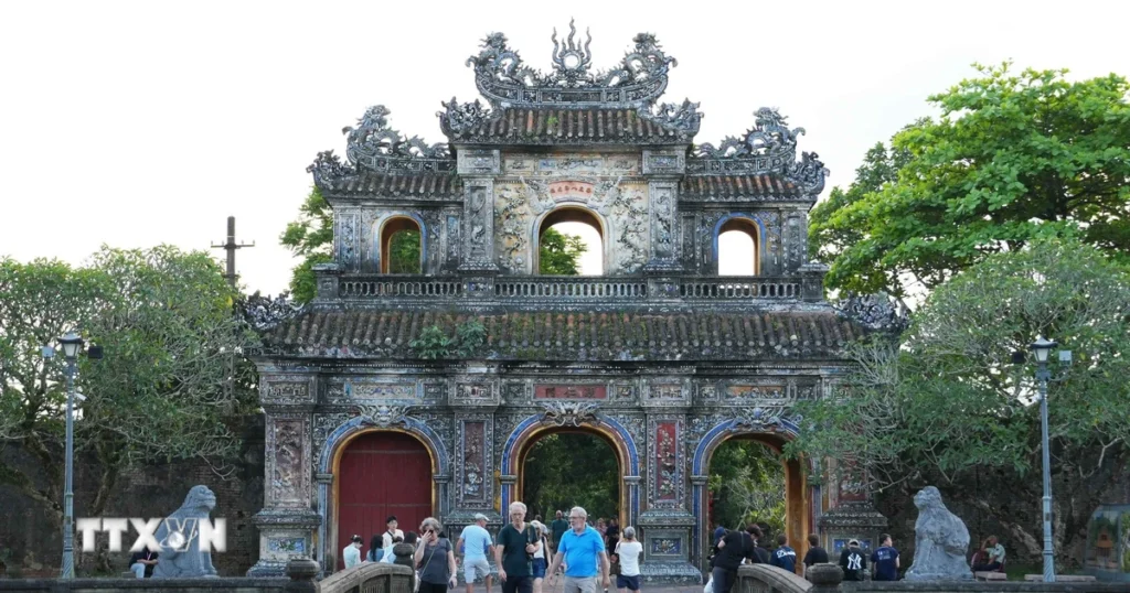 Huế và bài toán gia tăng giá trị du lịch để phát triển bền vững 1 0704 du lich hue 1
