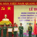 2026 05 04 bochihuy quansu trao huanchuong 6