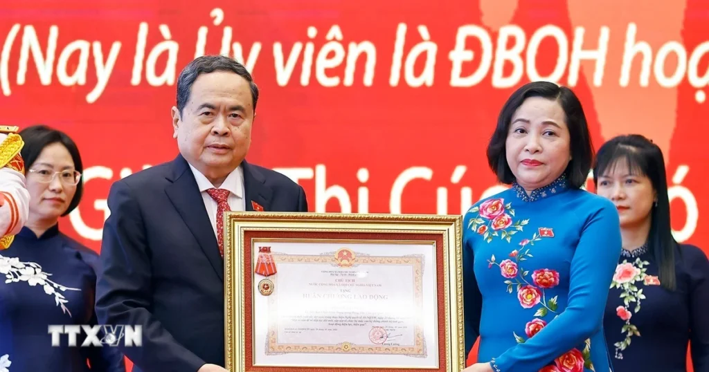 Tổng kết công tác thi đua, khen thưởng của Uỷ ban Thường vụ Quốc hội 1 ctqh 9
