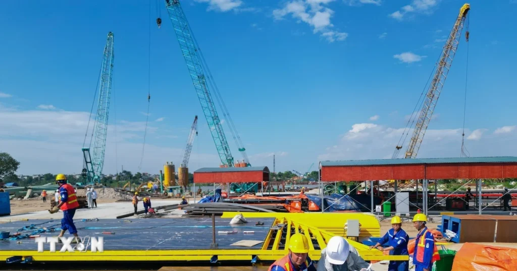 Hạ tầng đô thị: Lực kéo cho tăng trưởng 2 con số 1 ha noi day nhanh gpmb phuc vu du an cau tu lien 8759064 7