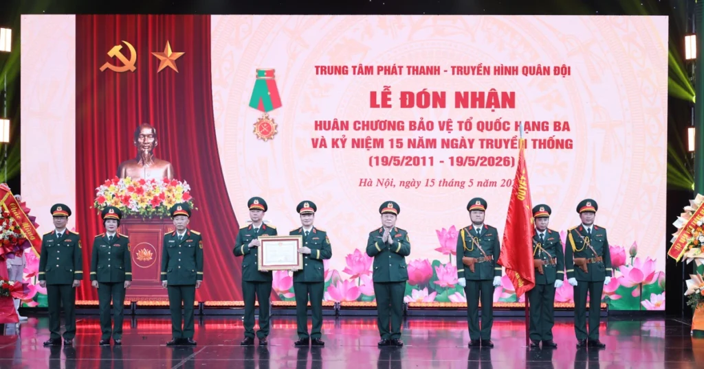 Trung tâm Phát thanh-Truyền hình Quân đội đón nhận Huân chương Bảo vệ Tổ quốc hạng Ba 1 img 0771