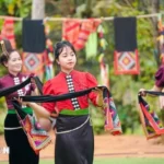 ron rang sac mau dan toc tai lang van hoa du lich cac dan toc viet nam 8708194