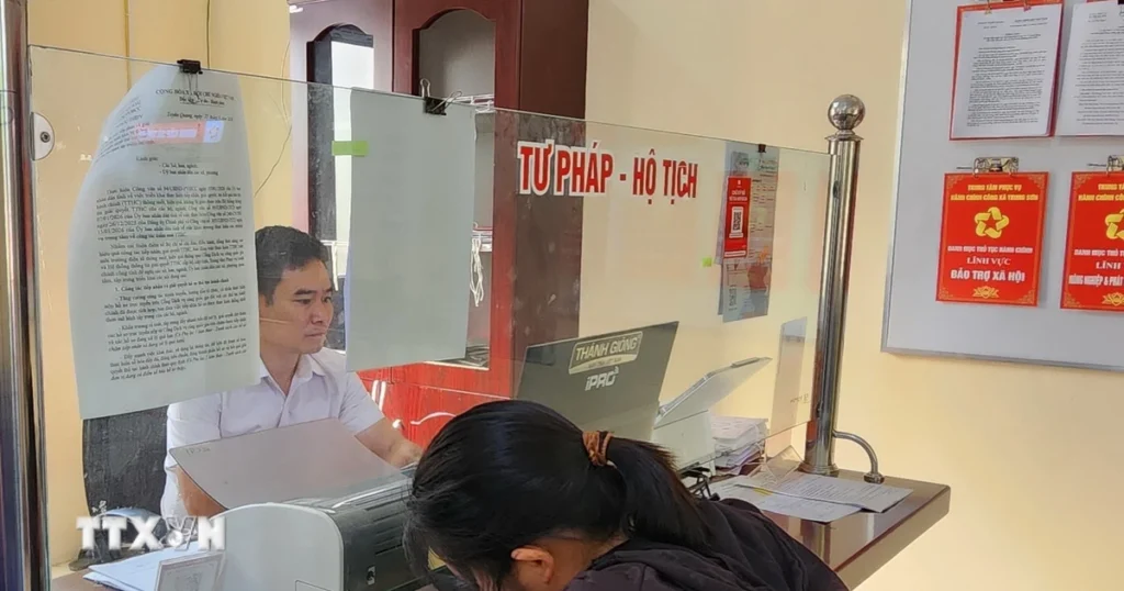 Chính quyền địa phương 2 cấp: Gần dân hơn từ những việc đời thường 1 2706 chinh quyen 2 cap tuyen quang