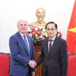 bo truong ngoai giao le hoai trung tiep dai su canada 2