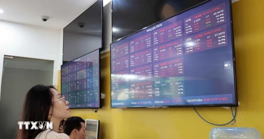 Chứng khoán ngày 3/7: VN-Index lùi bước sau nhịp hồi, cổ phiếu PNJ giảm sàn 1 chung khoan viet nam