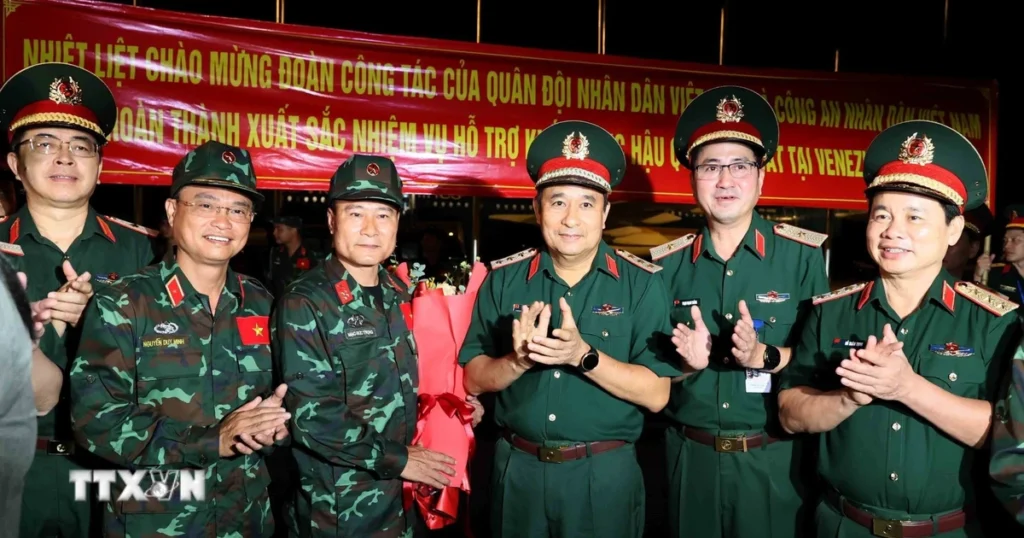 doan cuu nan cuu ho viet nam hoan thanh nhiem vu ve den ha noi 1