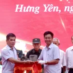 hung yen ban giao hon 200 tai lieu tu lieu hien vat xay dung bao tang dang cong san viet nam 1