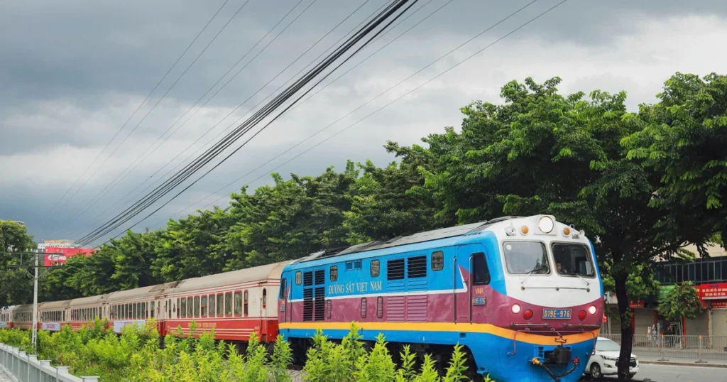 Đường sắt “lột xác”, mở hướng đi mới với các đoàn tàu du lịch, di sản 1 tau hoajpg