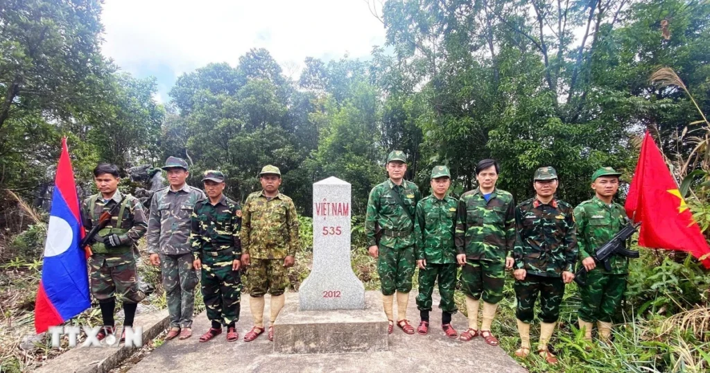 Việt Nam-Lào tổ chức tuần tra song phương, giữ vững an ninh biên giới 1 1105 tuan tra bien gioi viet nam lao 2