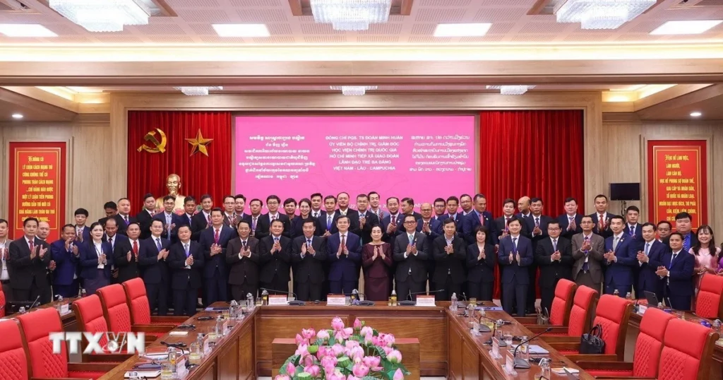 Giao lưu cán bộ trẻ góp phần phát triển quan hệ ba nước Việt Nam-Lào-Campuchia 1 giao luu ba nc