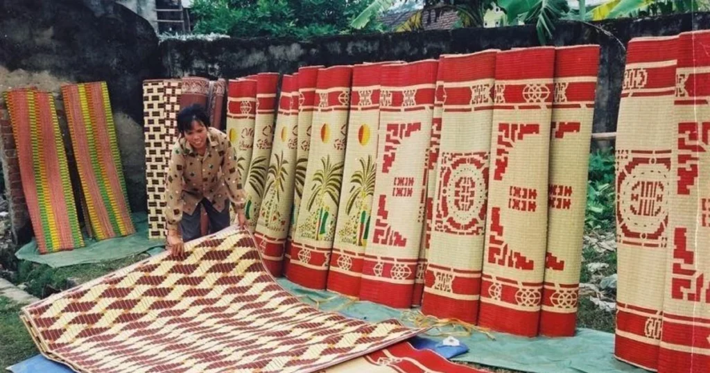 Giữ hồn nghề dệt chiếu cói làng Hới giữa nhịp sống hiện đại 1 hinh 2 1 8742