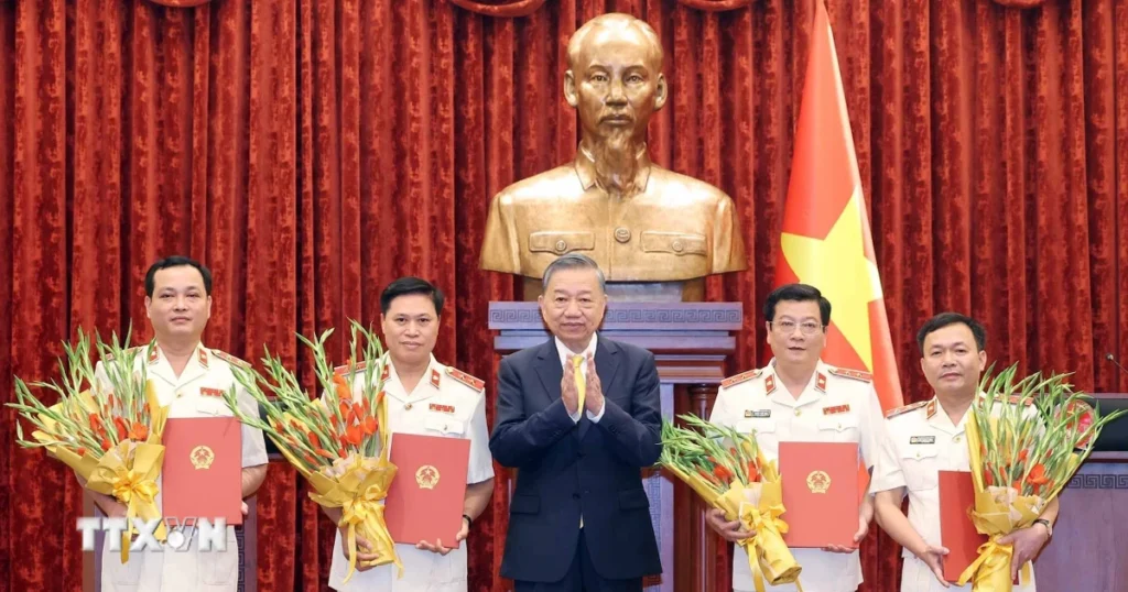 tong bi thu chu tich nuoc to lam trao quyet dinh bo nhiem chuc danh kiem sat vien vien kiem sat nhan dan toi cao 8978620 1