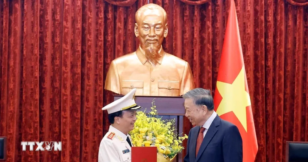 tong bi thu chu tich nuoc to lam trao quyet dinh thang quan ham thuong tuong cho si quan cong an nhan dan viet nam 8925972 5