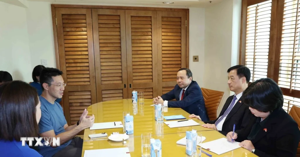 truong ban to chuc trung uong open government products singapore 2
