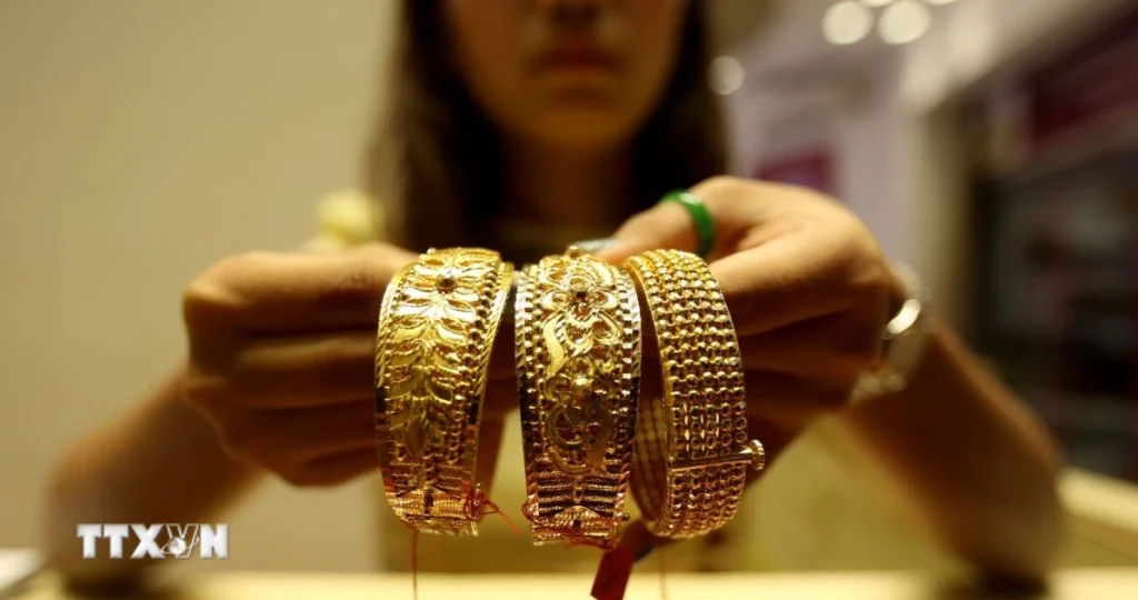Giá vàng tăng khi thị trường chờ đợi quyết định lãi suất của Fed 1 gia vang di ngang 1708