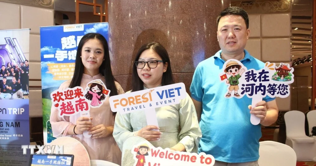 ha noi day manh xuc tien quang ba du lich tai bac kinh trung quoc resize